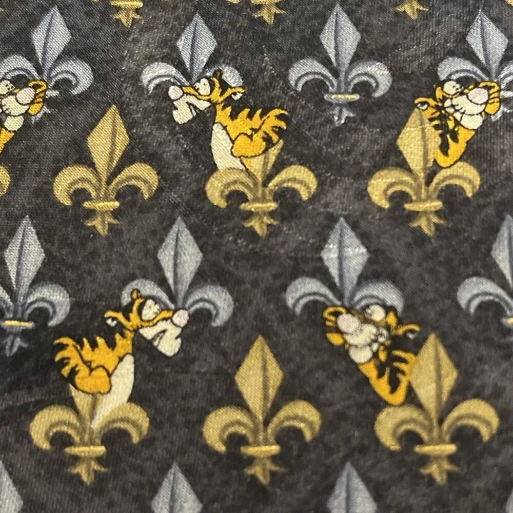 The Disney Store - Tigger - Fleur De Lis Design Men's 100% Silk Neck Tie 3.75x62